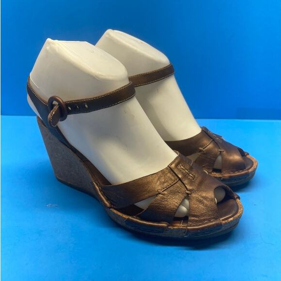 Womens 6.5 M Clarks Cork Wedge Heel Sandal Bronze Leather Open Toe - Picture 1 of 9